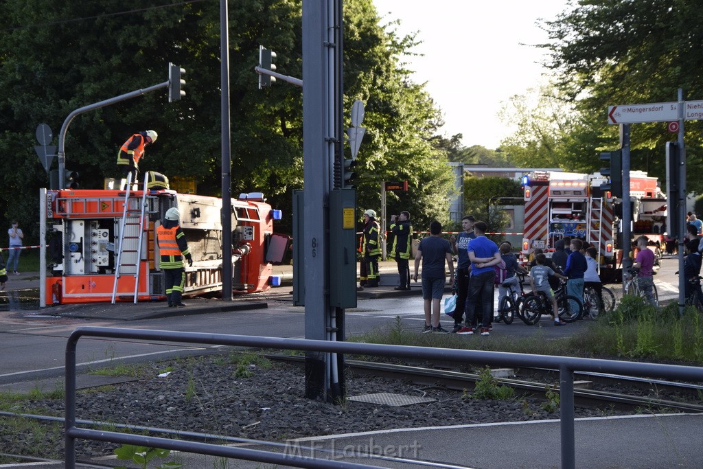 TLF 4 umgestuerzt Koeln Bocklemuend Ollenhauer Ring Militaerringstr P005.JPG - Miklos Laubert